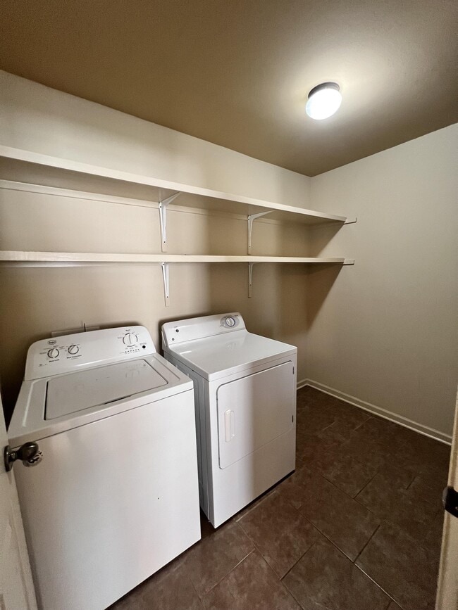 Building Photo - 12275 Cottage Hill Dr