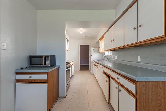 Building Photo - 2720 Blueberry Ln