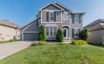 Building Photo - Stunning 4 Bedroom Elkhorn Home!!