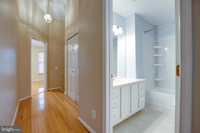 Building Photo - 4609 Fair Valley Dr