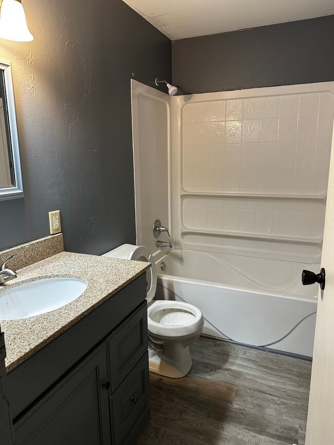 Building Photo - 1837-1837 Post Rd