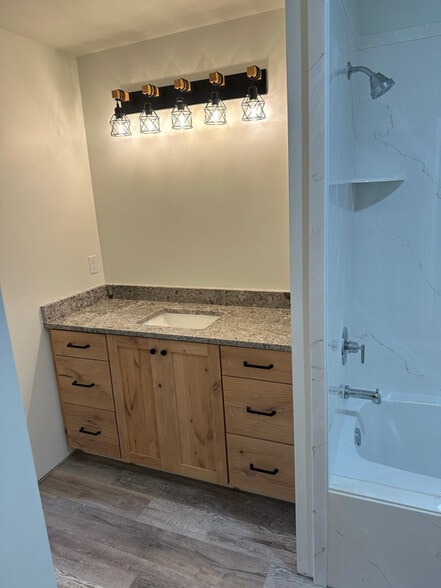 Building Photo - 520 E South Weber Dr