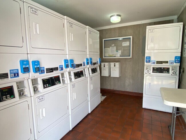 Building Photo - 1/1 Updated Condo In Heart Of Ocala