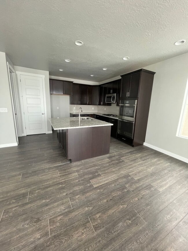 Building Photo - Beautiful house waiting JUST FOR YOU!!!!