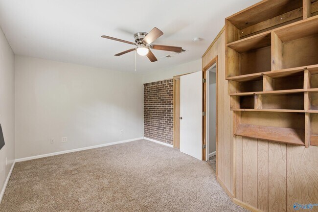 Building Photo - 102 Greenwood Cir