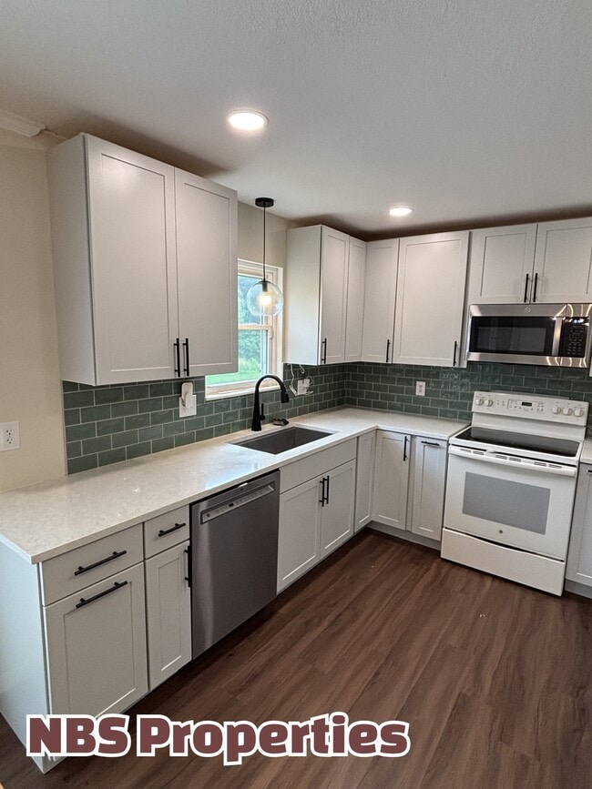 Building Photo - 7404 Foxglove Ln