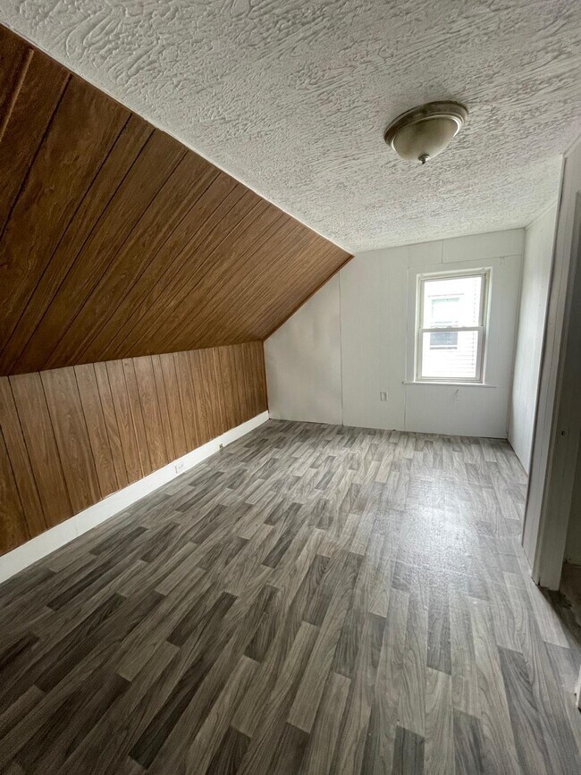 Building Photo - 7 Shedds Ave