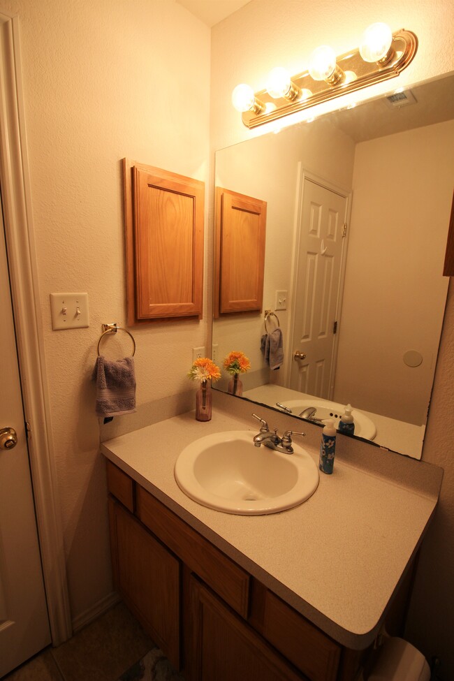Building Photo - 3811 Oldenburg Ln