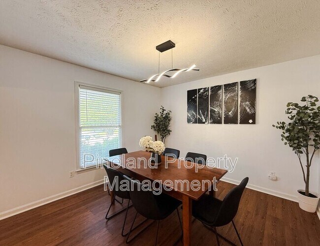 Building Photo - 815 Zapata Ln