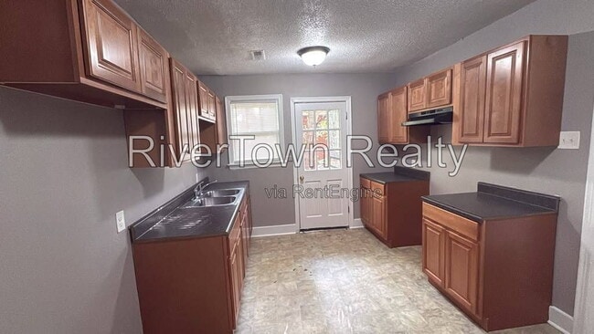 Building Photo - 3588 Bowen Ave
