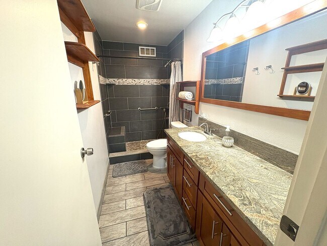 Building Photo - Haleakala Gardens - Furnished Ground Floor 3bed/2bath Condo private end unit!