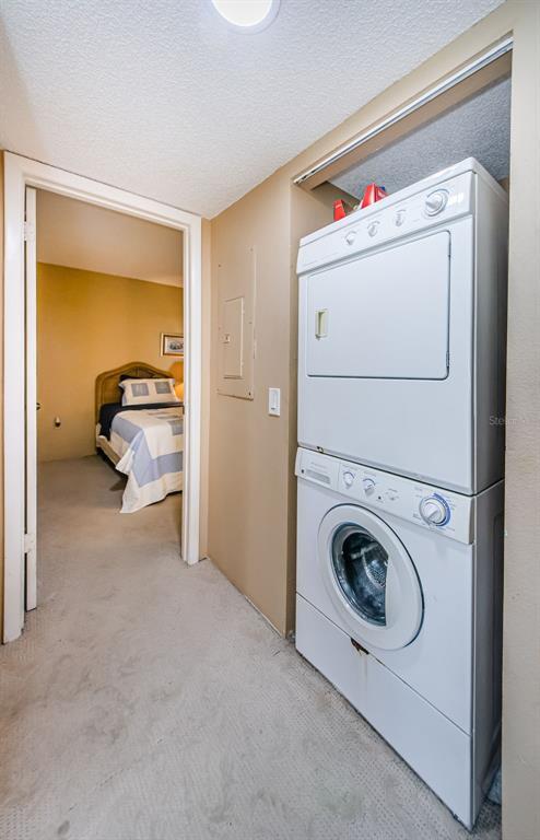 Building Photo - 6035 Sea Ranch Dr