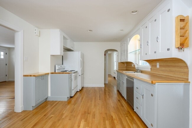 Building Photo - 25 Bayberry Ln