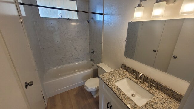 Building Photo - Newly Upgraded Spacious 1 Bedroom Apartment in the Ridgecrest Complex.