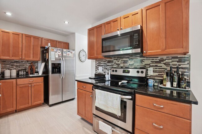 Building Photo - ocated in a sought-after community with to...