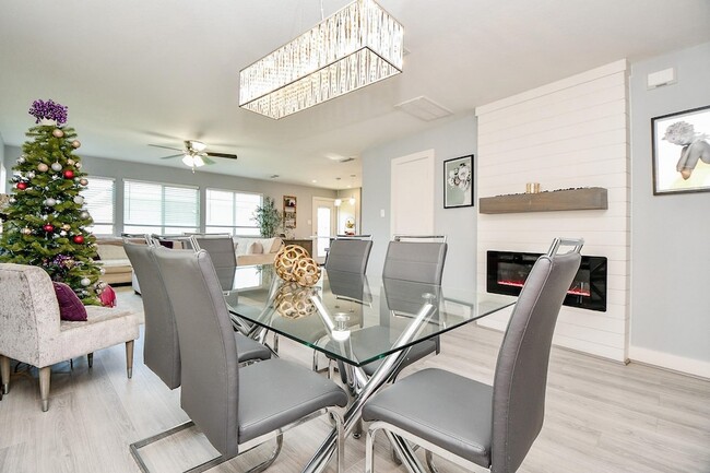 Building Photo - 6322 Hall Pond Ct