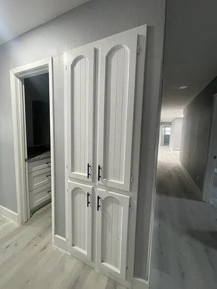 Building Photo - Room in House on Springhill Dr