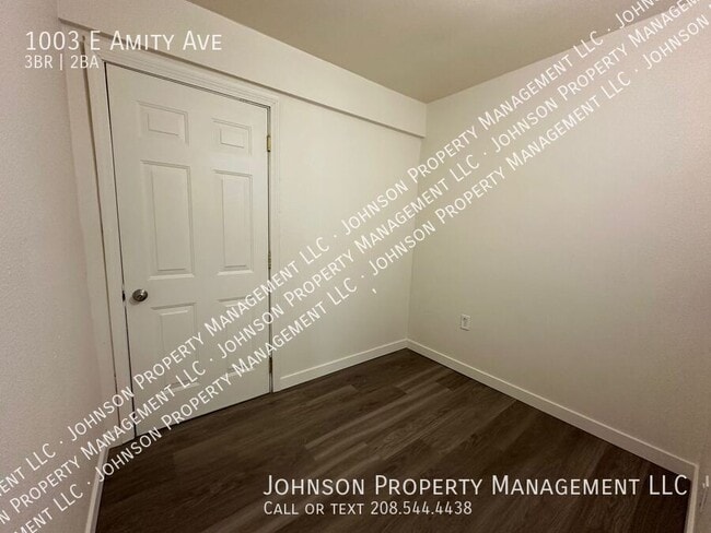 Building Photo - 1003 E Amity Ave
