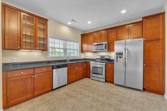 Building Photo - 2950 Hunley Dr
