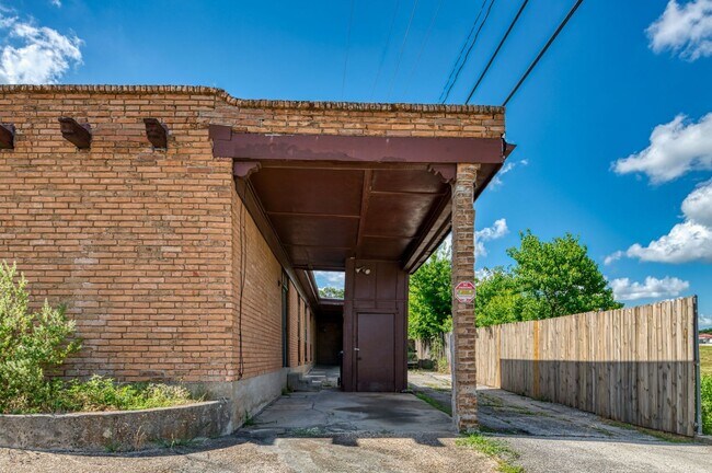 Building Photo - 5300 Wonder Dr