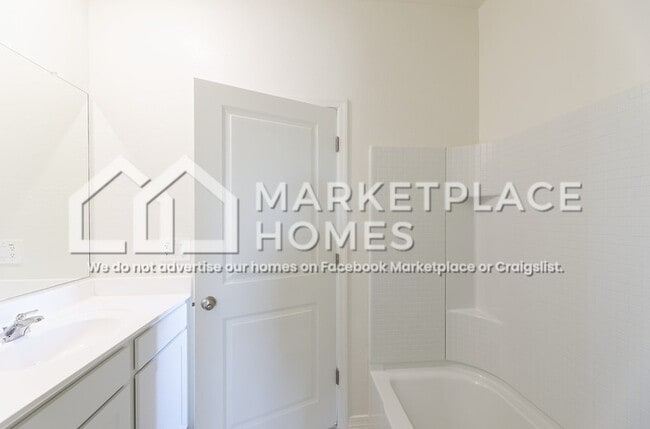 Building Photo - 4924 N 192nd Ln