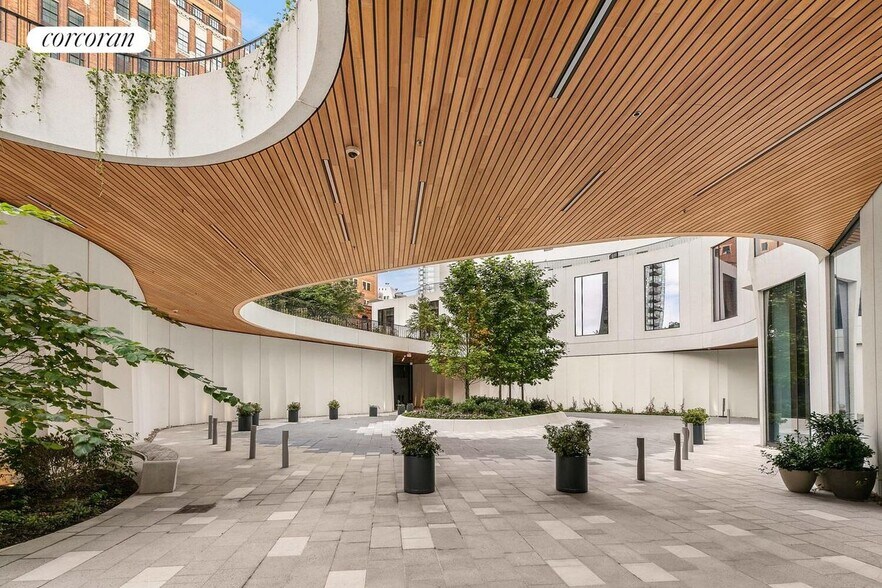 Building Photo - 11 Hoyt St