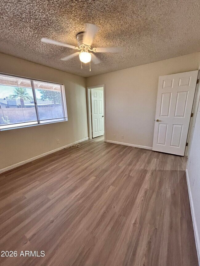 Building Photo - 711 N Oracle Cir