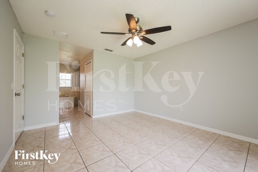 Building Photo - 827 Massy Ct