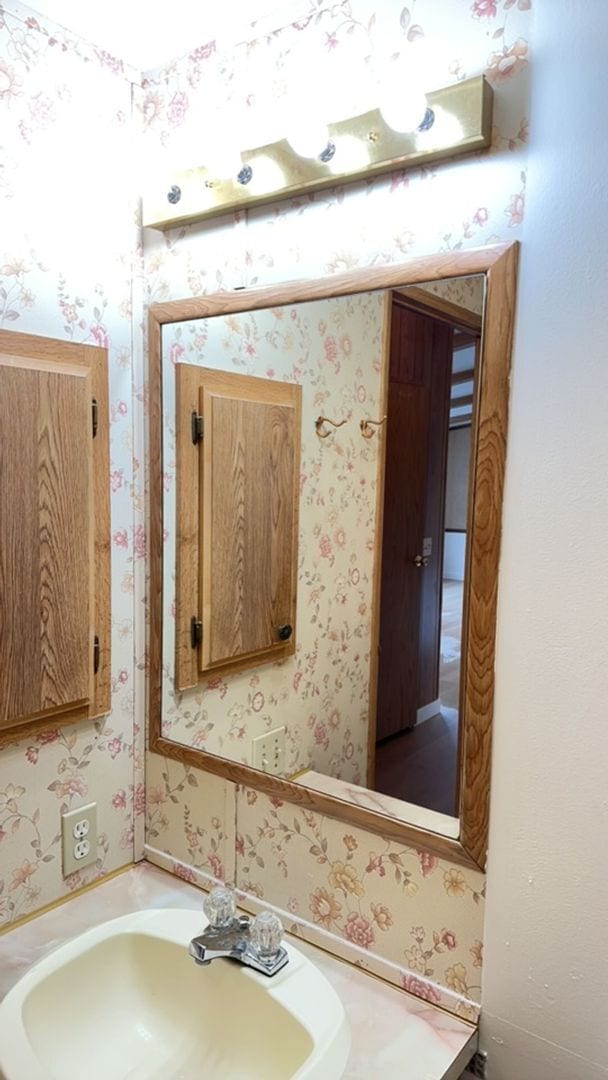 Building Photo - Two Bedroom House