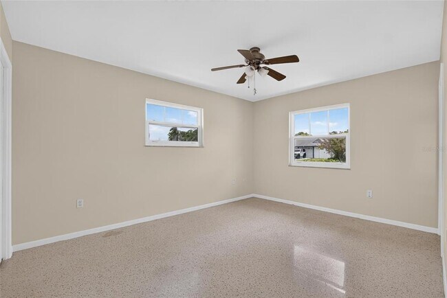 Building Photo - 705 Thunderbird Ave