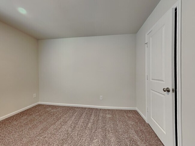 Building Photo - Apply Today! Burnside Farms!! Near USC, I-77