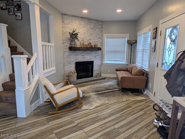 Building Photo - 1902 Harding Dr