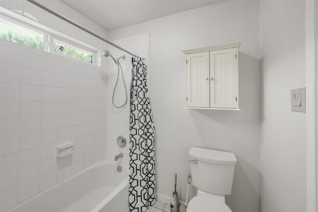 Building Photo - 402 Sterling Heights Ln