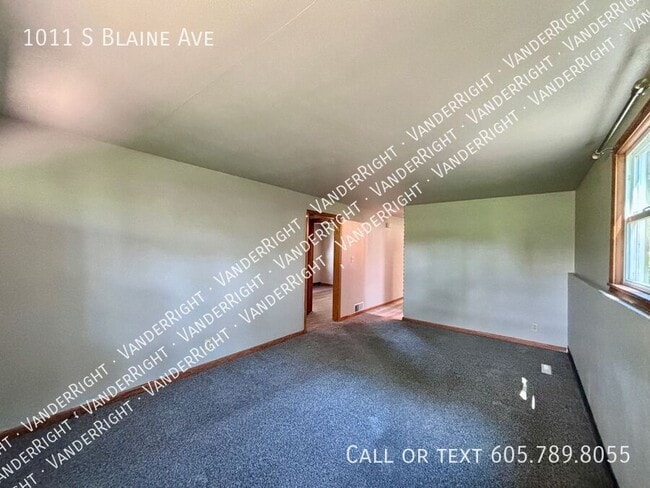 Building Photo - 1011 S Blaine Ave