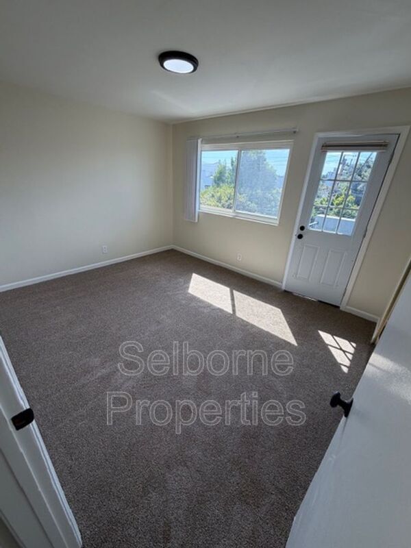 Building Photo - 407 Fairmount Ave