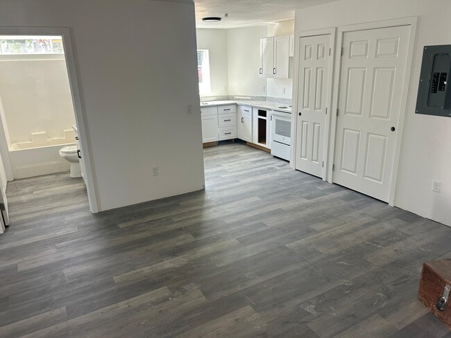 Building Photo - Choice Apartments