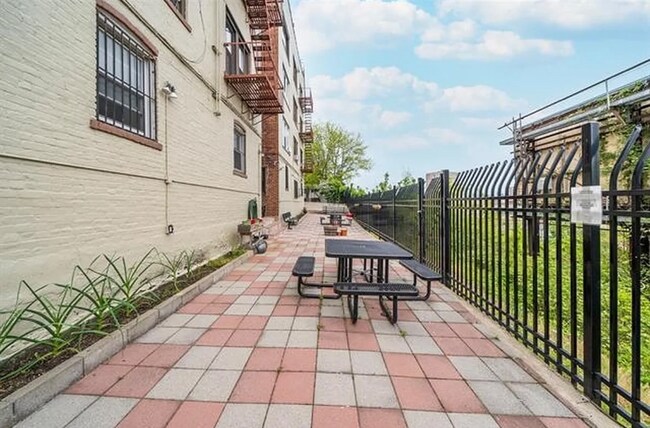Building Photo - 104 Palisade Ave
