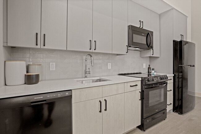 Building Photo - Big Sky Flats