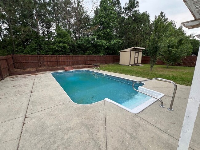 Building Photo - 570 Batty Way