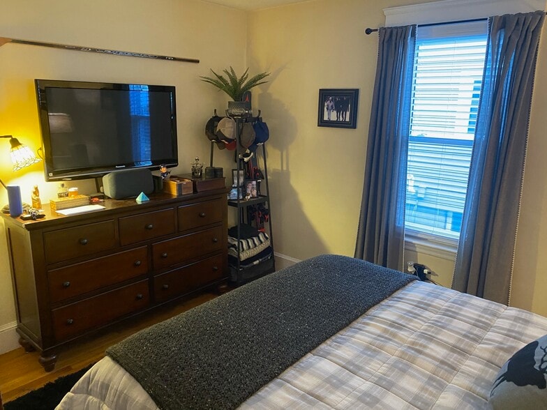 Building Photo - 144 Nonantum St