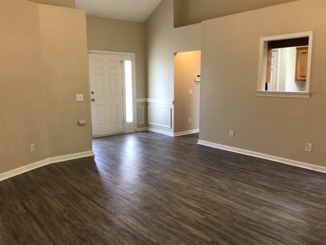 Building Photo - 139 W Tisbury Ln