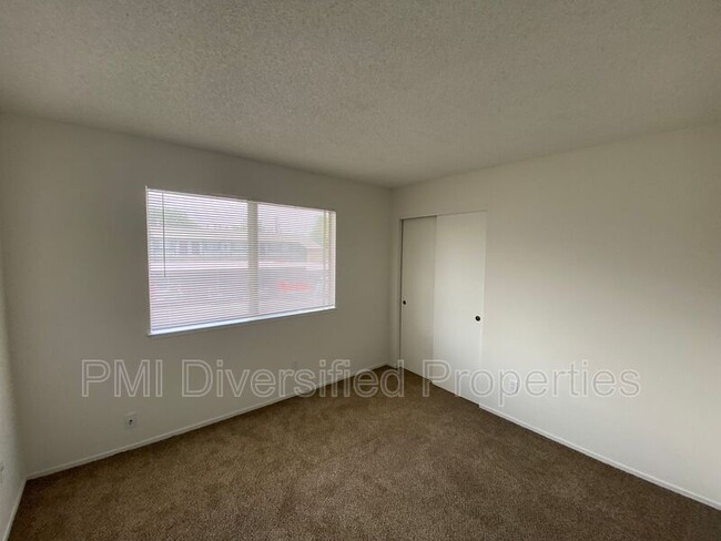Building Photo - 3075 Berrum Pl