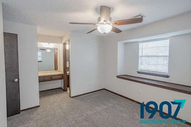 Building Photo - Charming 3-Bedroom Home in Moore with Spac...