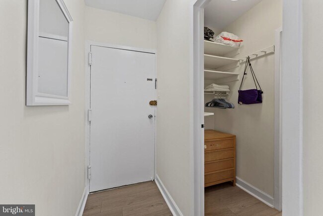 Building Photo - 1260 21st St NW