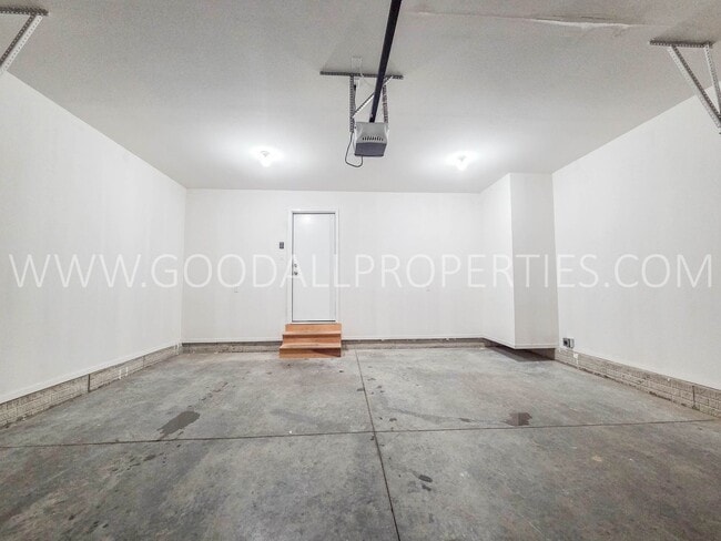 Building Photo - Bright & Spacious 1.5-Story 3 Beds, 2.5 Bath Home in Waukee Schools