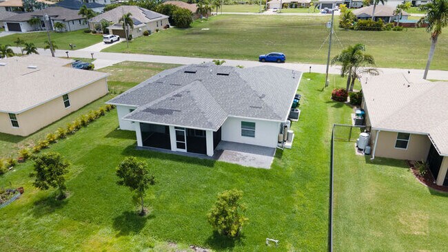Building Photo - 1004 NW 35th Pl
