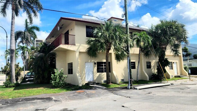 Building Photo - 513 S Ocean Dr