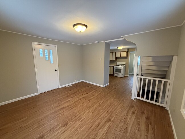 Building Photo - 323 Selma St