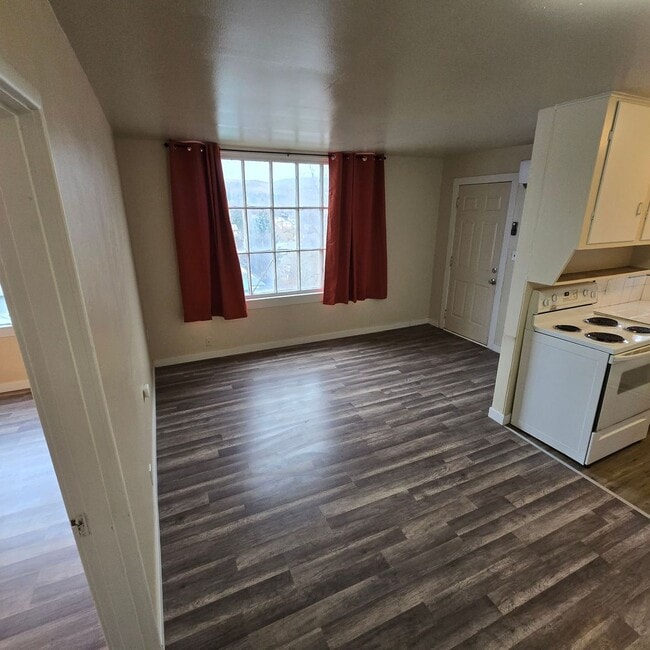 Building Photo - 625 N 8th #B