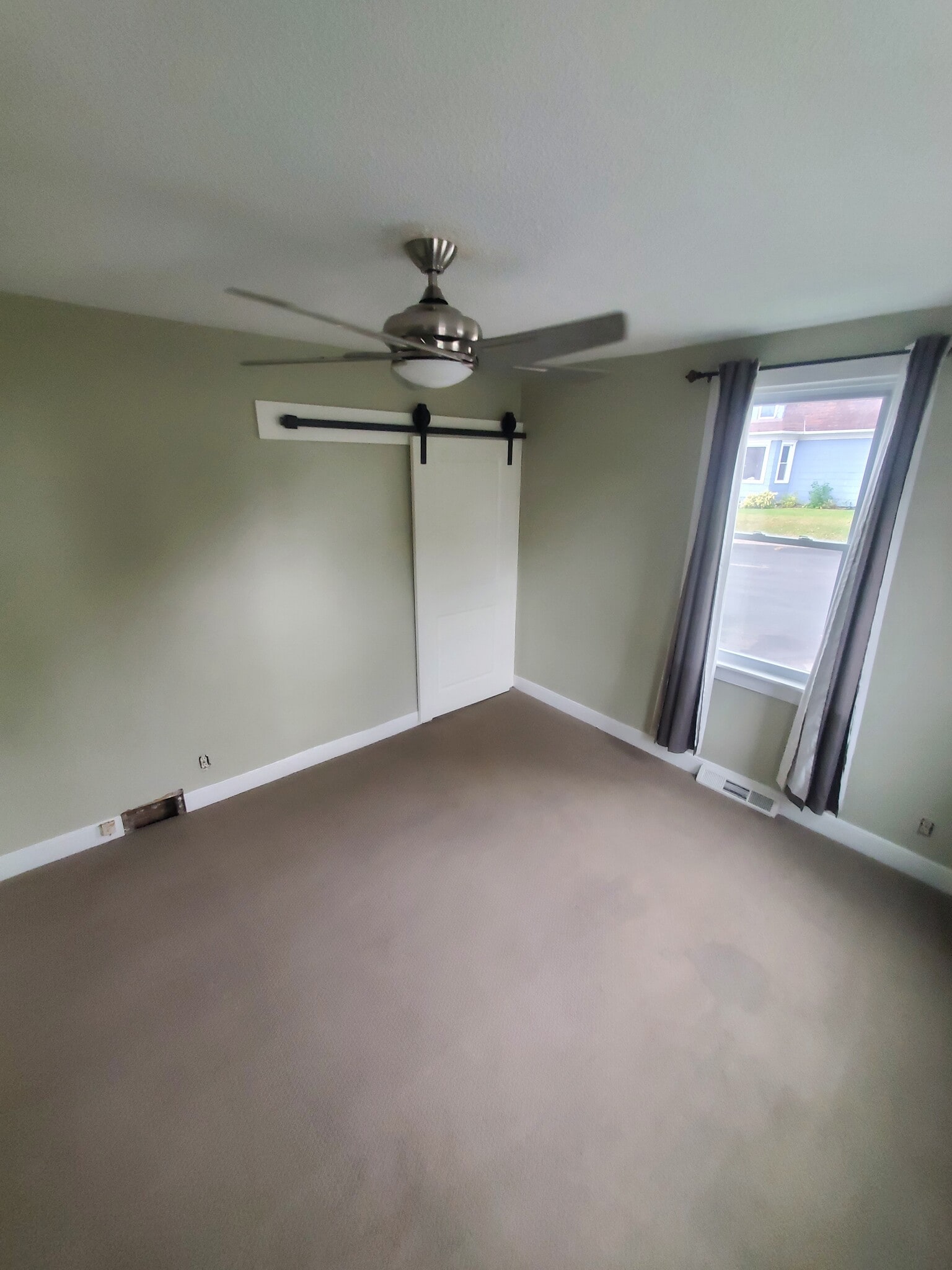 Building Photo - 401 E 1st St